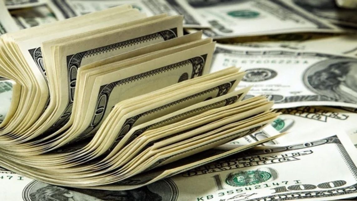 El dólar blue avanzó cinco pesos en la rueda del martes y se vendió a 1.565 pesos