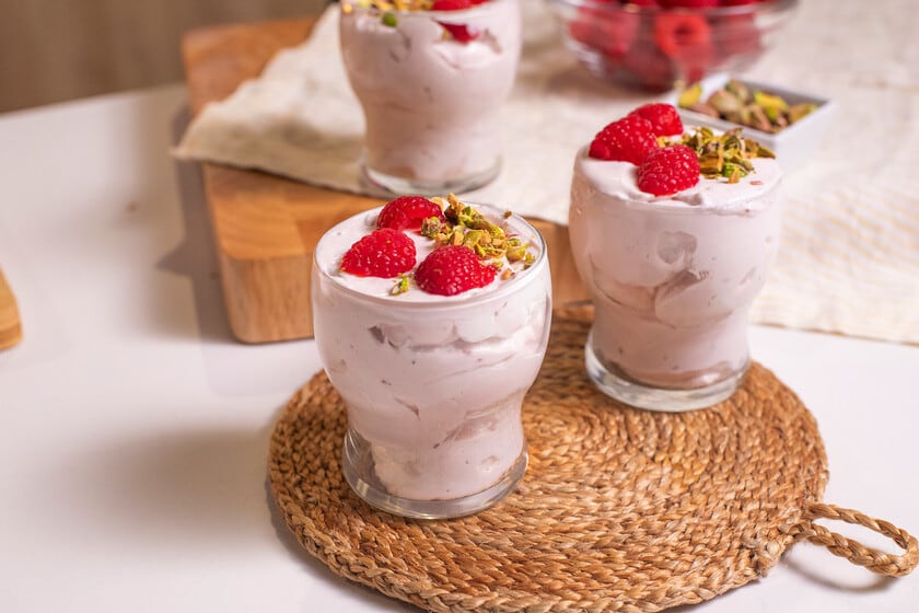 Una mousse de frambuesas sin huevo para resolver el postre con tiempo