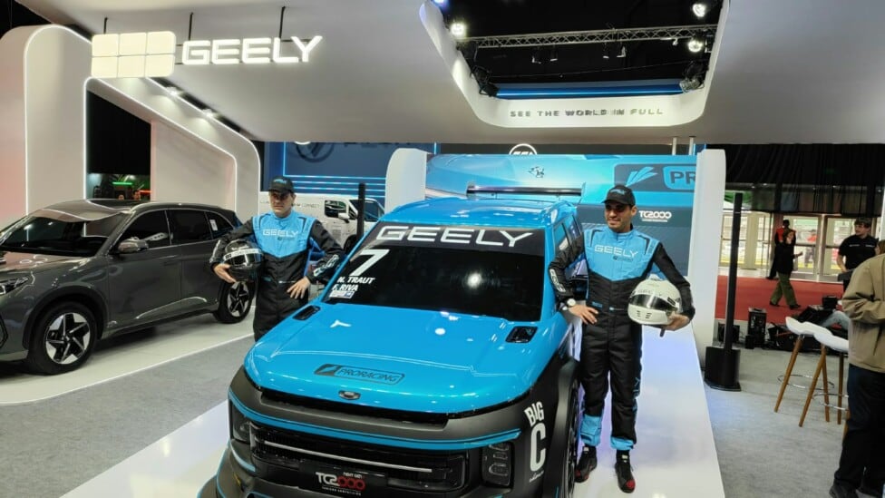 Geely se mete en el TC2000 con dos pilotos y un color que ya es declaración de principios