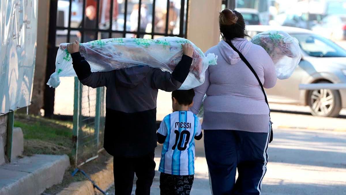 Sábados de changuito grande en el Concentrador de Neuquén: llega la venta especial de chivito del Curí Leuvú y trucha patagónica