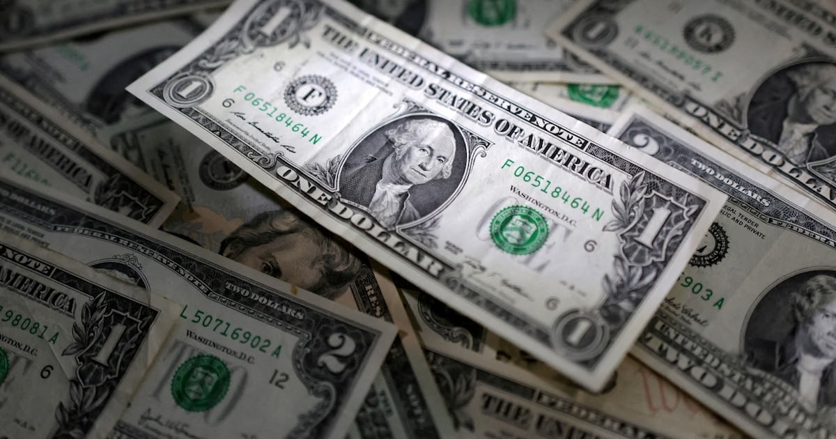 El billete verde cedió cinco pesos en cinco ruedas: la cotización del Banco Nación cerró en $1.540 y el mayorista quedó debajo del récord nominal