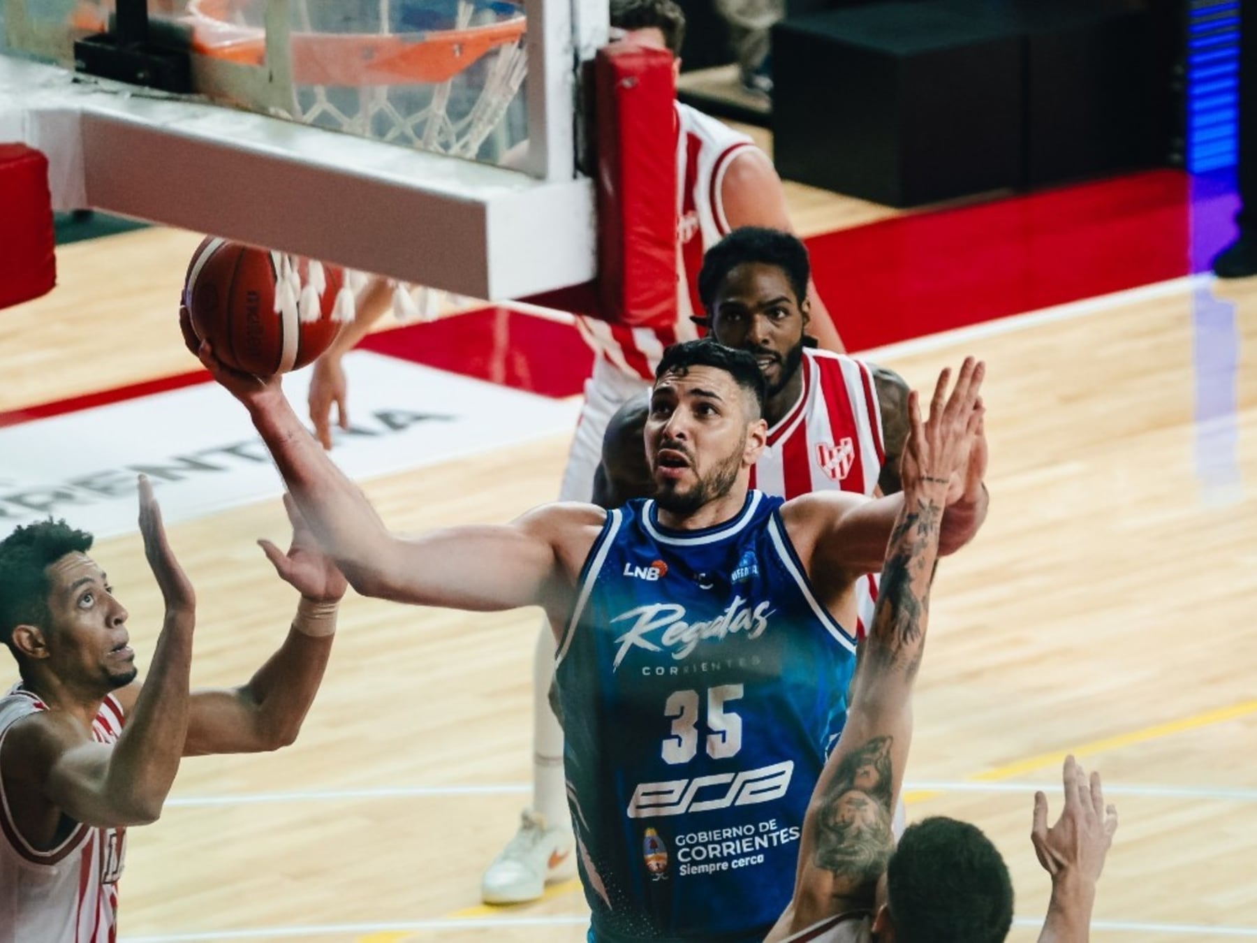 El último cuarto fue una declaración: Regatas le ganó a Instituto por 73-63 y arrancó la Liga con el pecho inflado