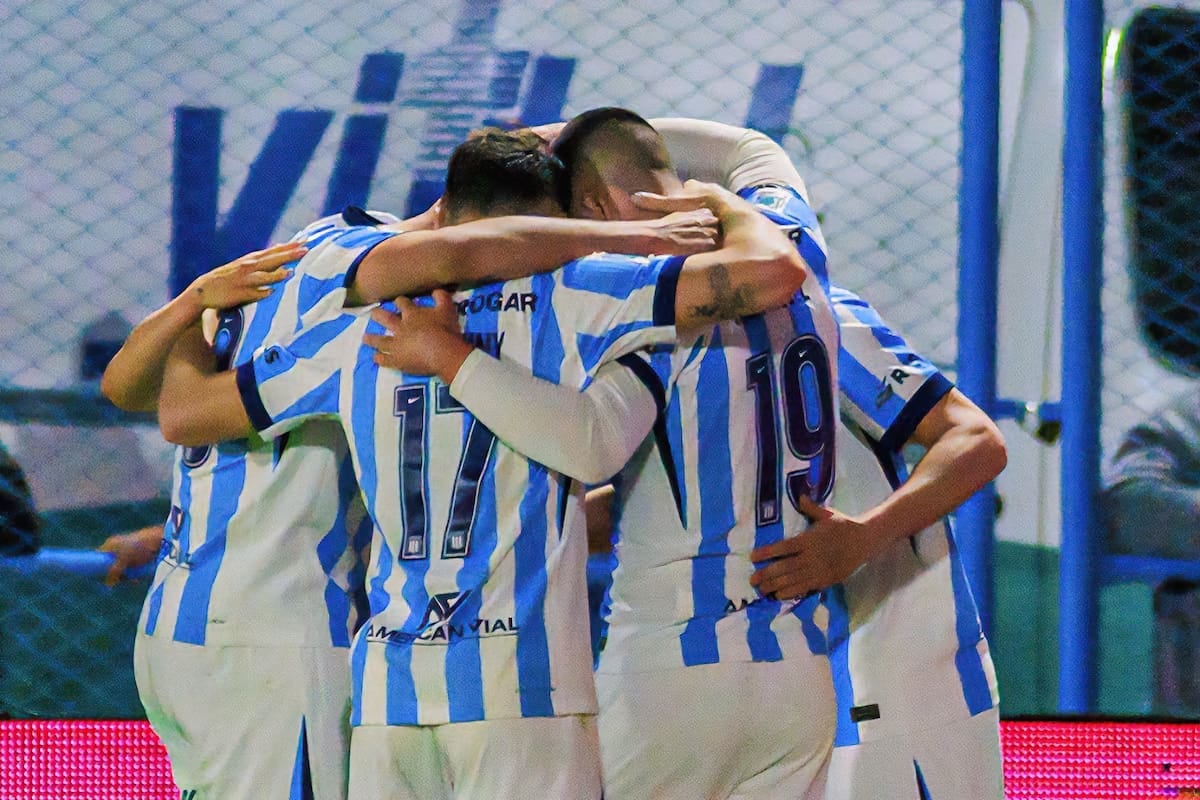 Racing se floreó en Río Cuarto y se prendió arriba: gana, gusta y mete miedo