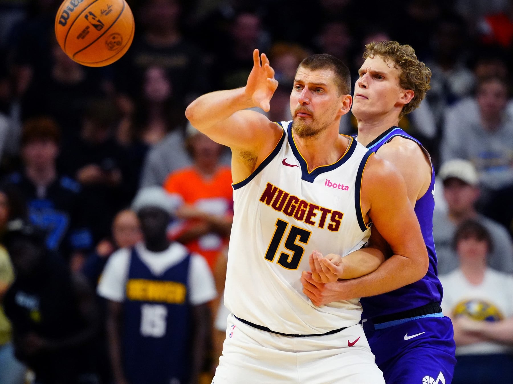 El pase de Jokic que se robó la noche en la caída de Denver ante Utah
