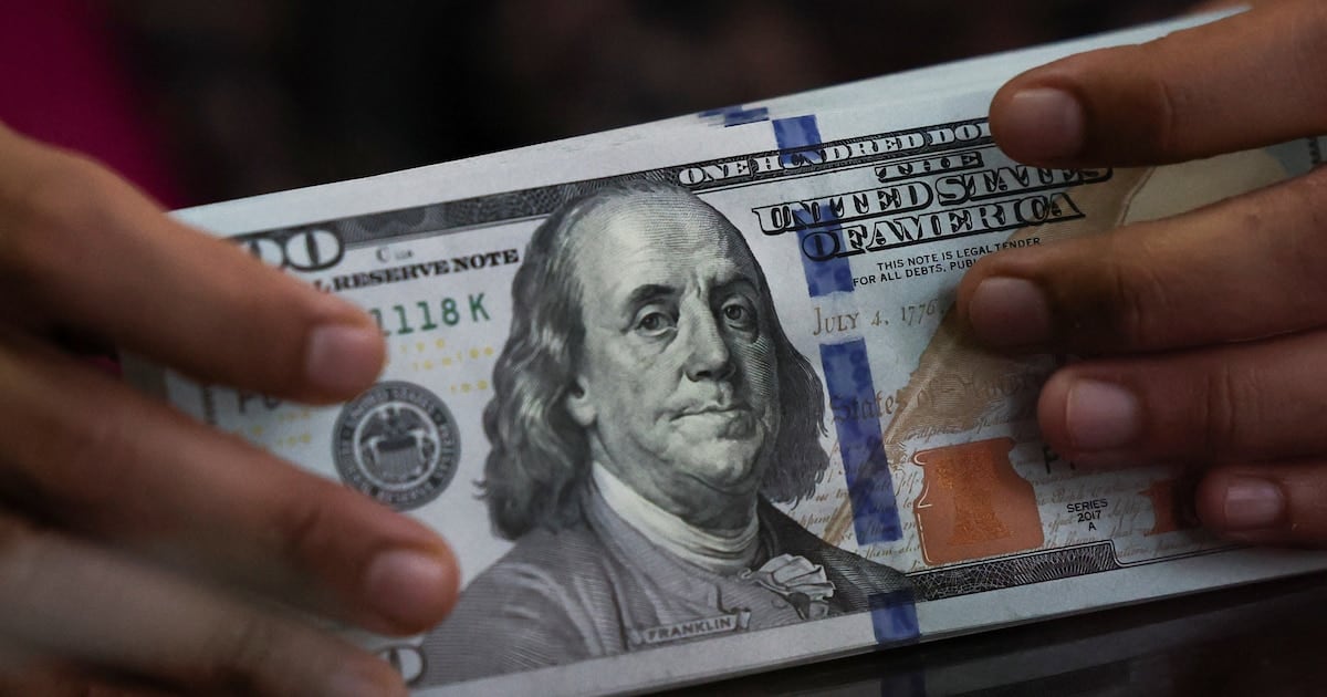 Cotizaciones del dólar en una jornada con señales mixtas: el oficial se mantuvo estable y el blue avanzó de manera acotada