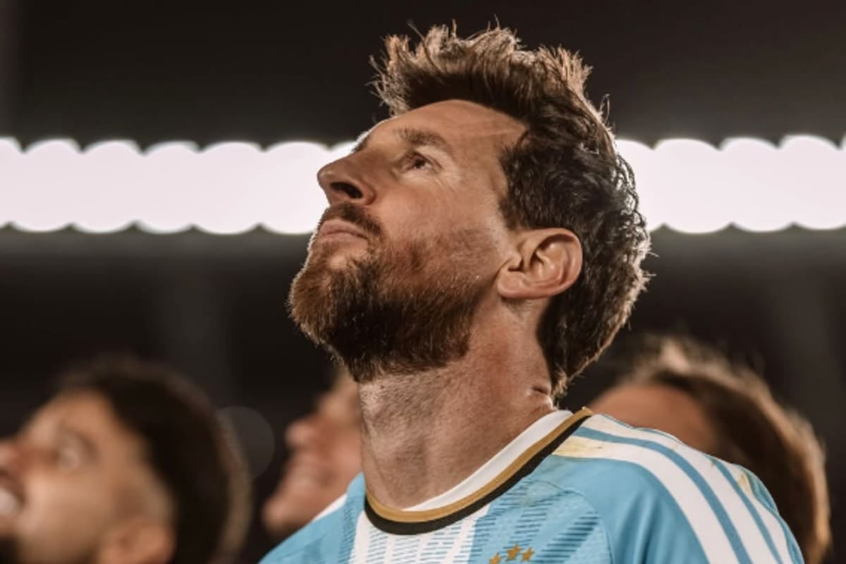 El último baile de Messi en el Monumental: el diez se sacó la celeste y blanca y dejó un tendal de emociones