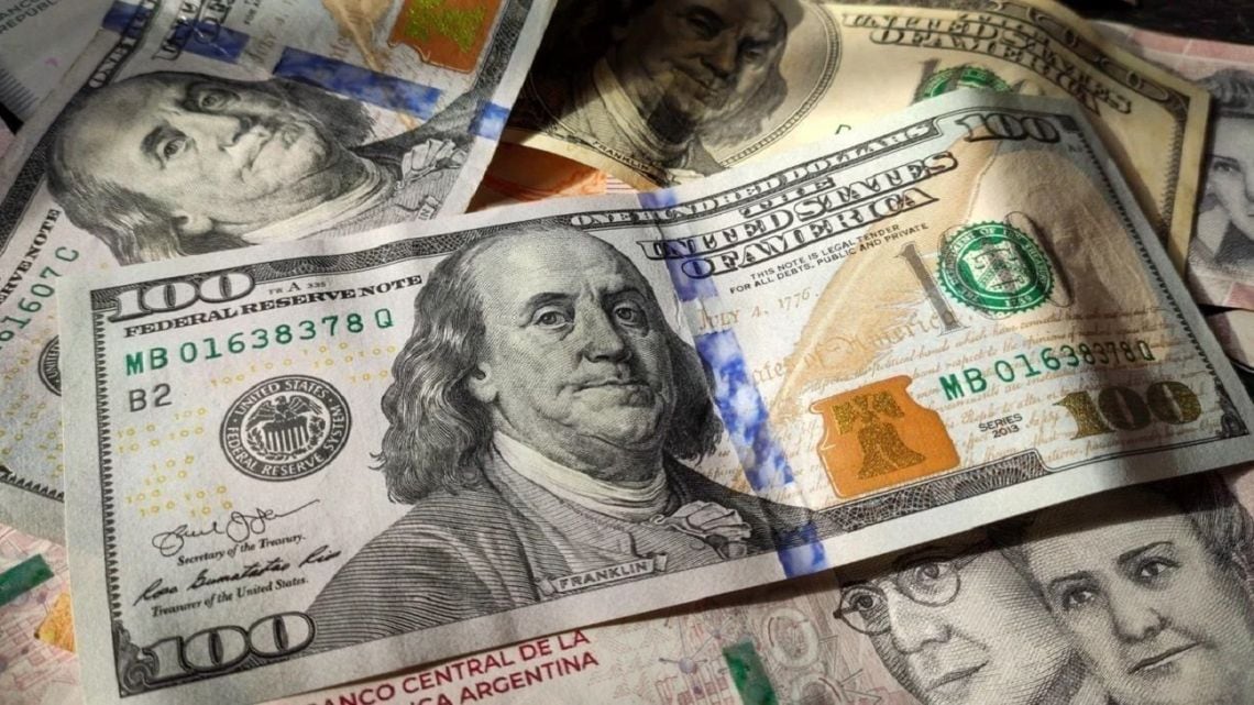 El blue perfora los $1.550 y se alinea con el dólar oficial del Nación en la recta final de la semana