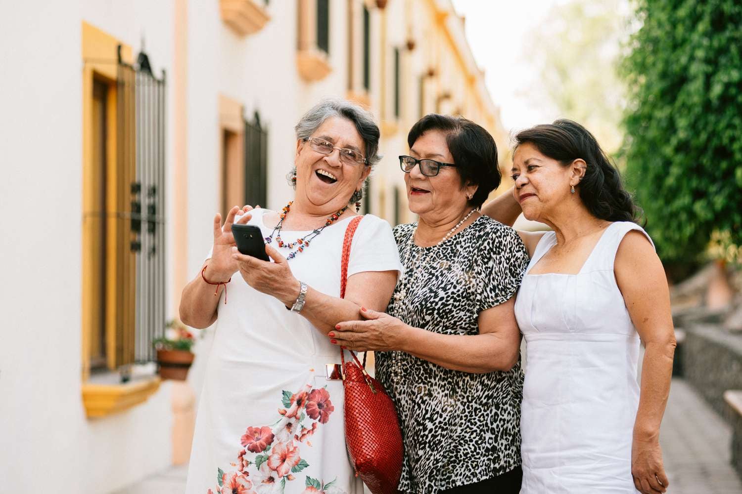 A los 85, con la valija siempre lista: la amistad que se mide en fronteras