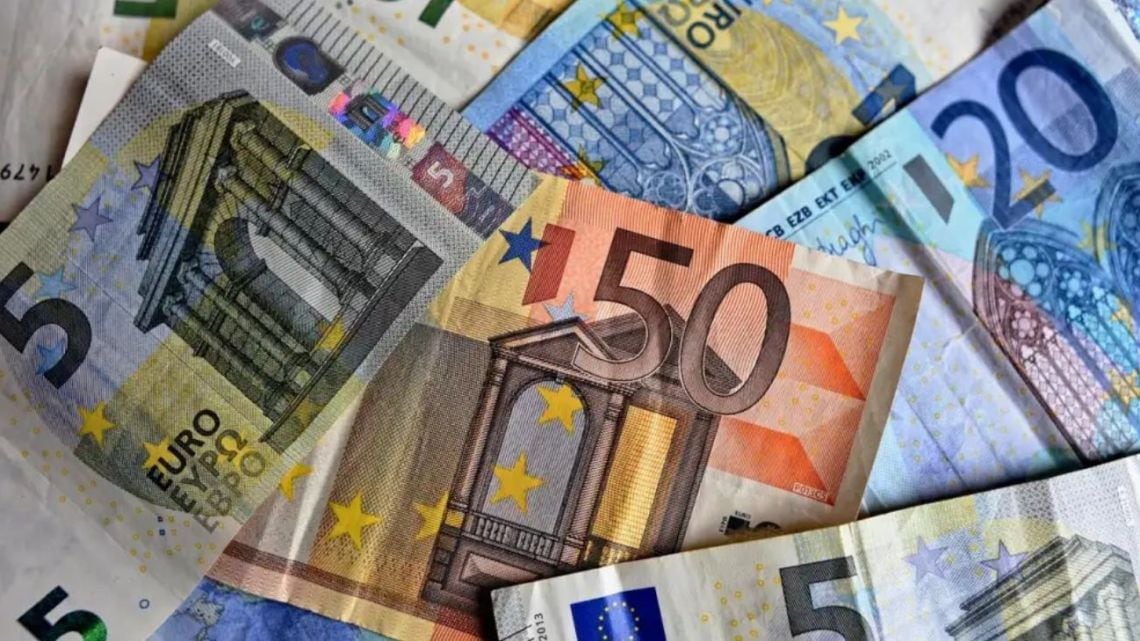 El euro blue cerró la rueda en $1.832,75, con una caída de seis pesos respecto de la jornada previa