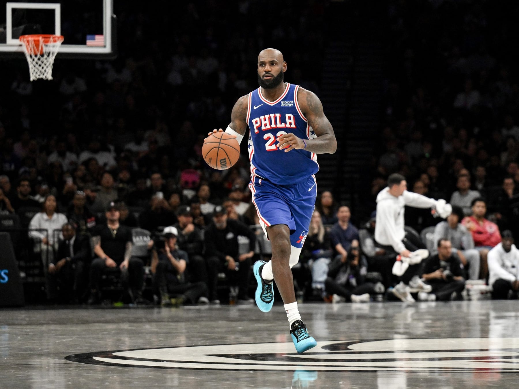 LeBron se puso la de los Sixers y perdió la primera, pero qué importa