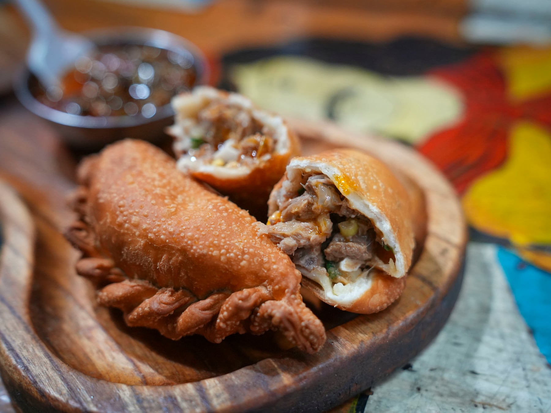 Cinco locales porteños sostienen empanadas del norte con recetas que viajan intactas desde hace décadas