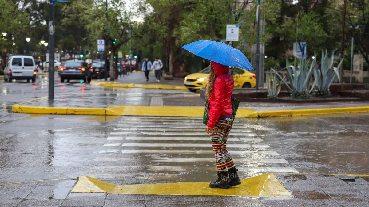 Llegan las nubes pesadas al norte neuquino y hay que prepararse antes que caiga el agua