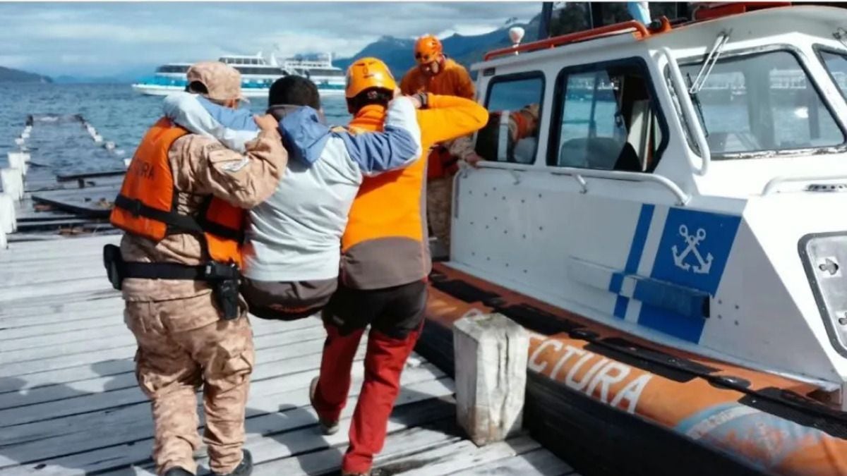 Evacuaron por lago a un turista con un tobillo lesionado en el sendero al Bosque de los Arrayanes
