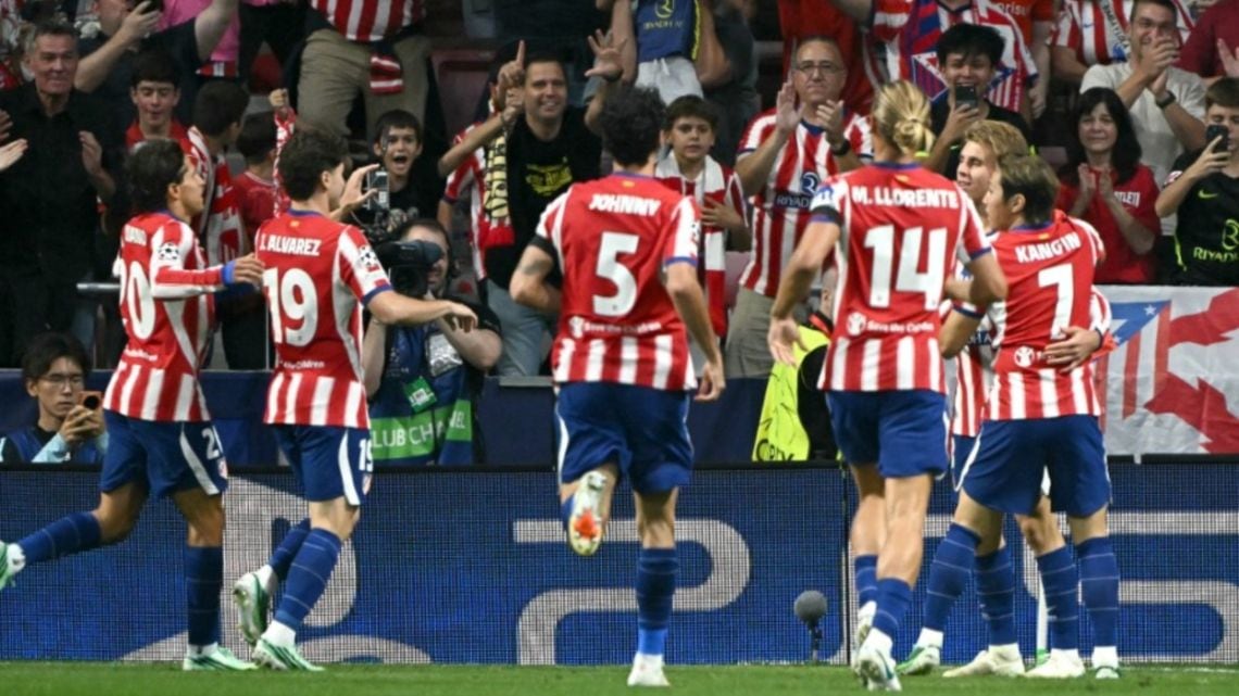 A los 40 del barrio y sin escalas: el Atleti le pintó la cara al United y ya piensa en grande