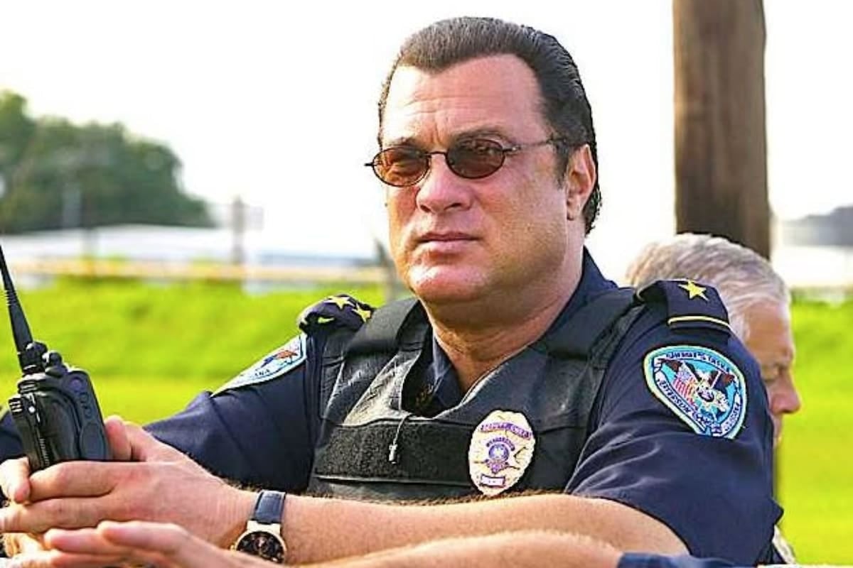 Seagal, el de los patovicas ochentosos, ahora le pone el cuerpo a la frontera texana