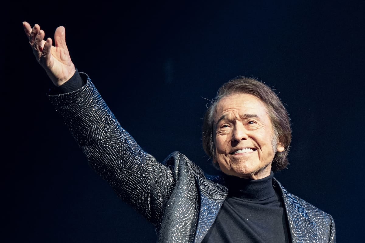 Raphael vuelve al Gran Rex con su garganta intacta y la mochila llena de seis décadas