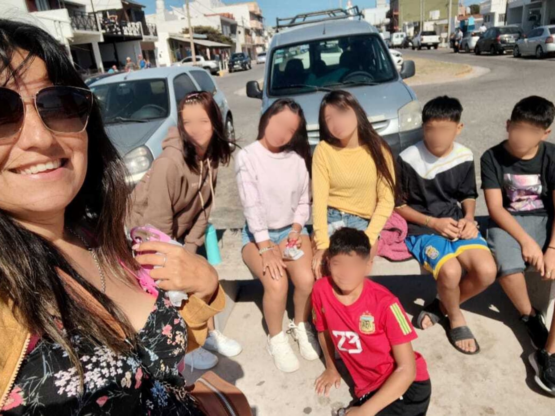 De maestra a mamá de siete: María Laura adoptó a seis hermanos y la familia terminó de armarse sola