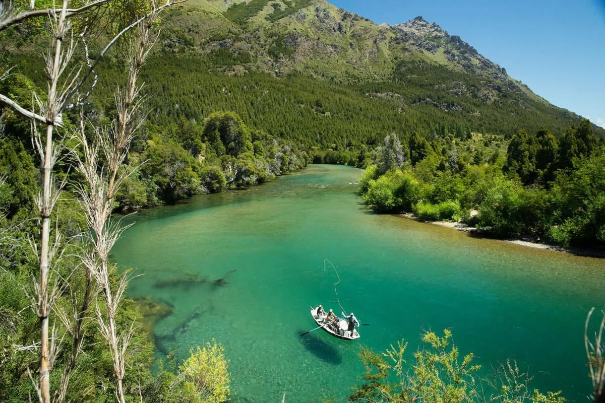Neuquén abre la venta de permisos para una temporada de pesca que se extiende hasta mayo de 2027