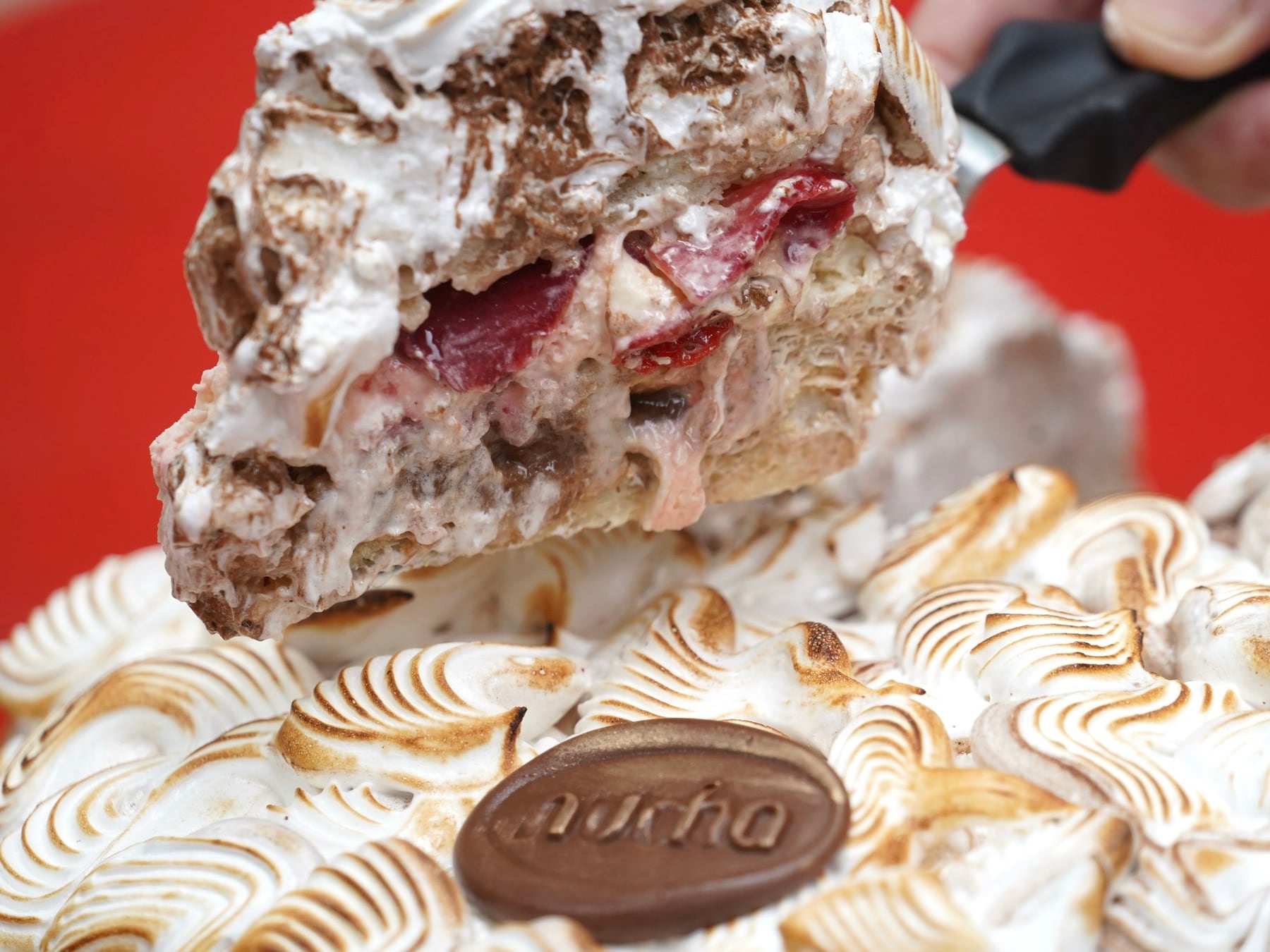 Nucha rescata tres recetas de su fundadora para el Día de la Madre: la historia detrás de la Torta Ángel, el caramelo y la frambuesa con chocolate blanco