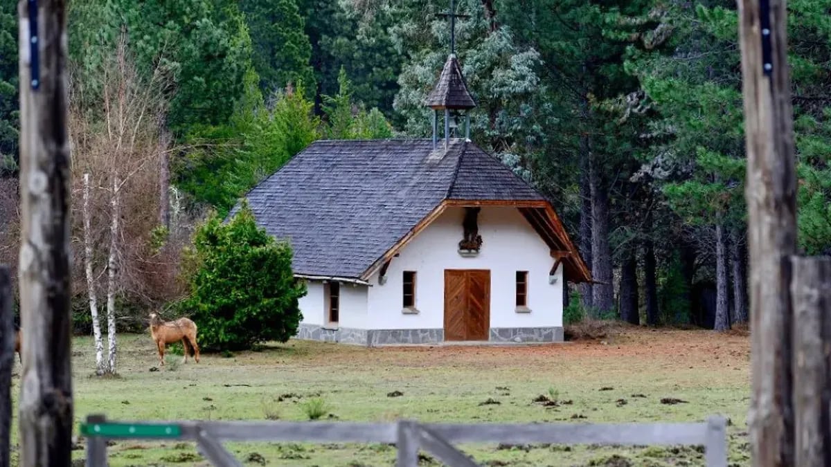El templo alpino que un príncipe alemán dejó escondido entre las lengas de Meliquina