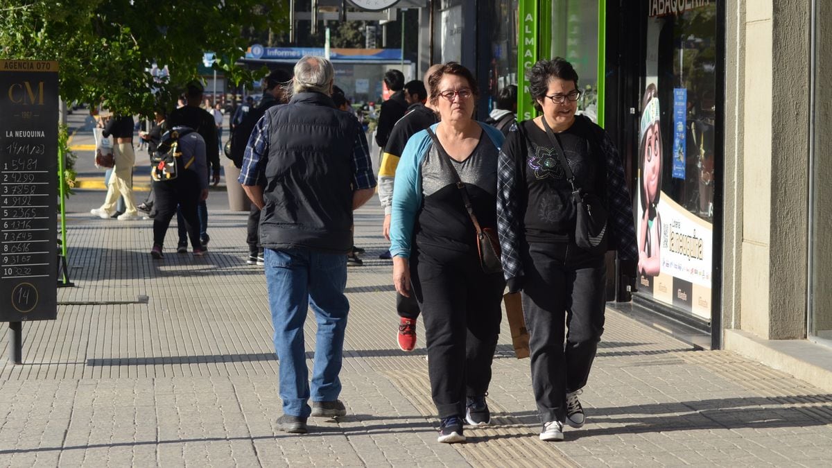 El regalo para mamá salió más caro y los comercios neuquinos vendieron menos: la cuenta que dejó el Día de la Madre