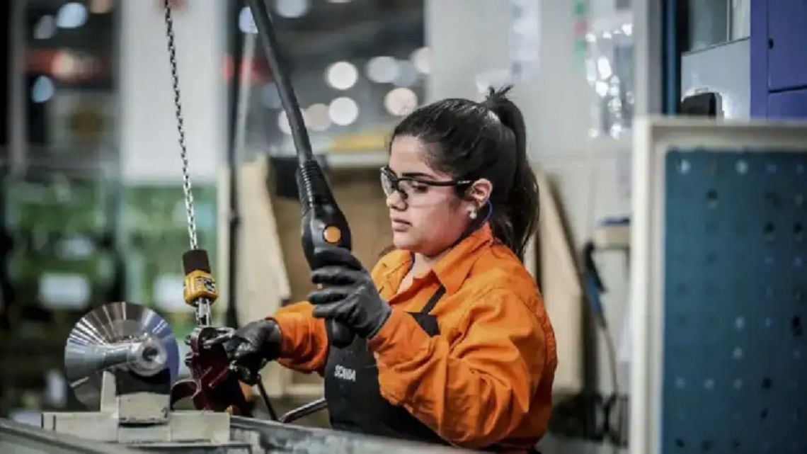 Agosto dejó a la economía con un crecimiento mensual de apenas 0,1% y todavía por debajo de hace un año